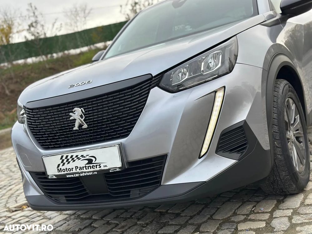 Peugeot 2008 1.2 L PureTech STT Allure - 17