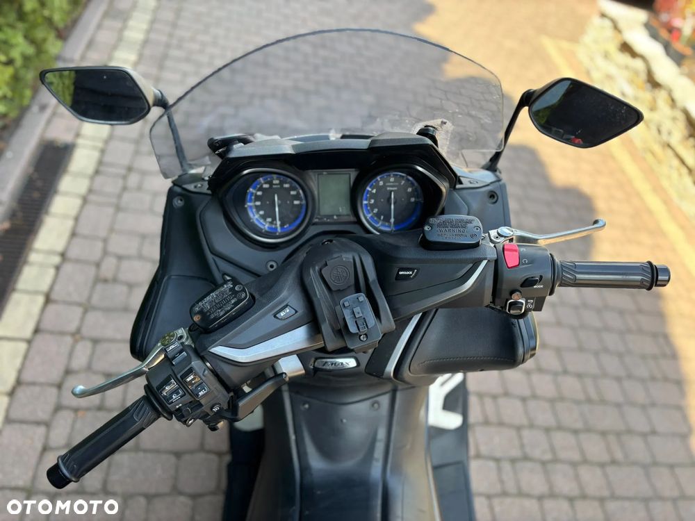 Yamaha Tmax - 18