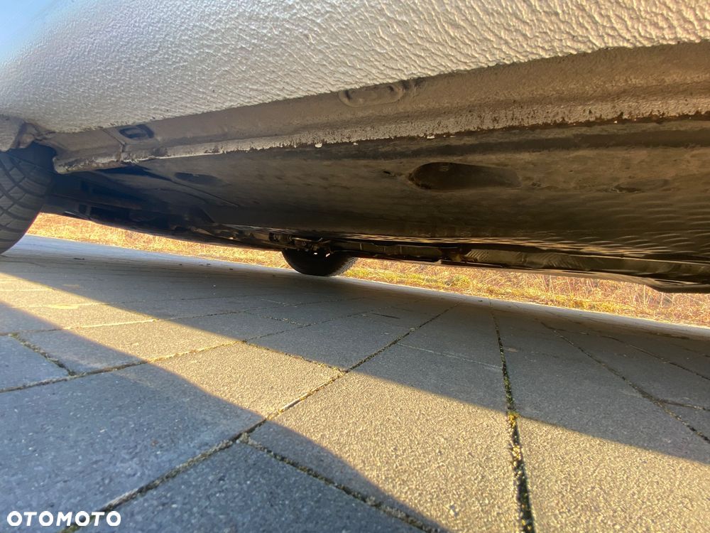 Volkswagen Golf 1.6 TDI DPF Highline - 17