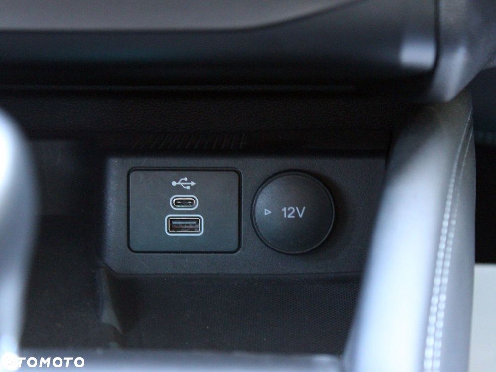 Ford Focus 1.0 EcoBoost Titanium X - 24