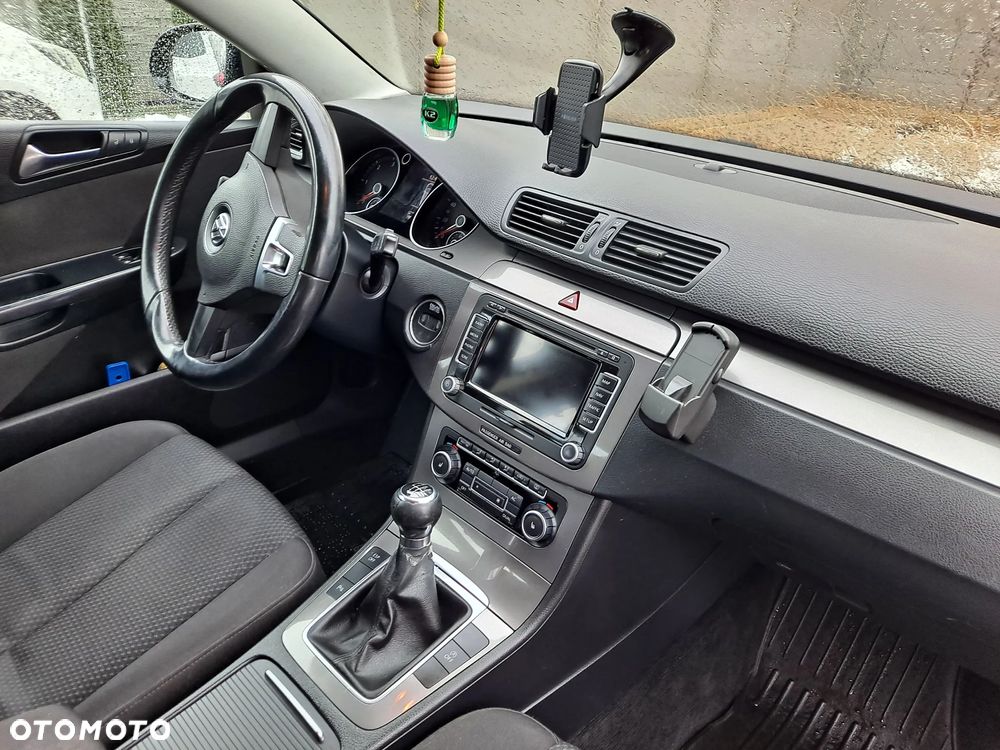 Volkswagen Passat 1.6 TDI DPF BlueMot Comfortline - 10