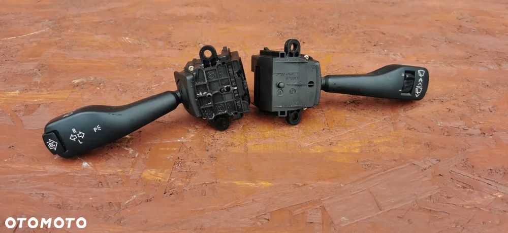 BMW E46,E38,E39,E53,E83, MANETKA KIERUNKOWSKAZÓW Z BC / WYCIERACZEK NR. 8 363 668 / 8 363 669 OE - 1