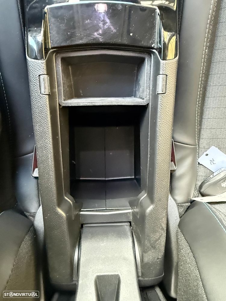 Peugeot 2008 PureTech 130 EAT8 Allure Pack - 41