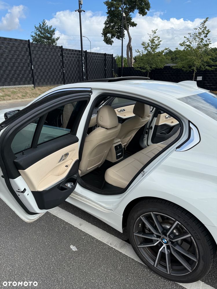 BMW Seria 3 330i xDrive Sport Line - 10