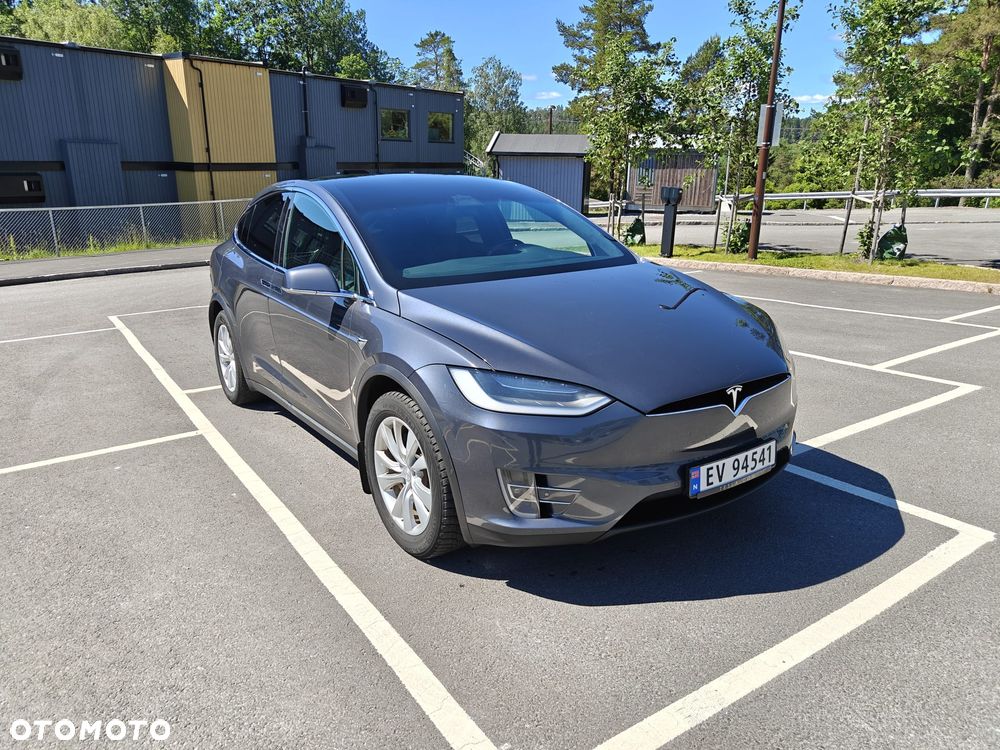 Tesla Model X - 1