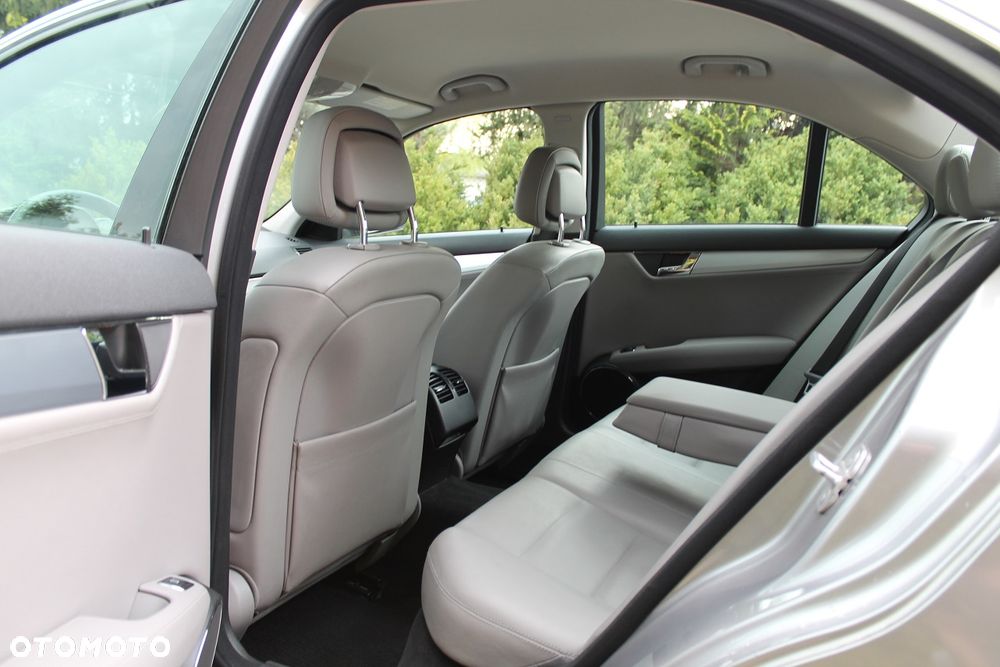 Mercedes-Benz Klasa C 220 CDI DPF Avantgarde - 7