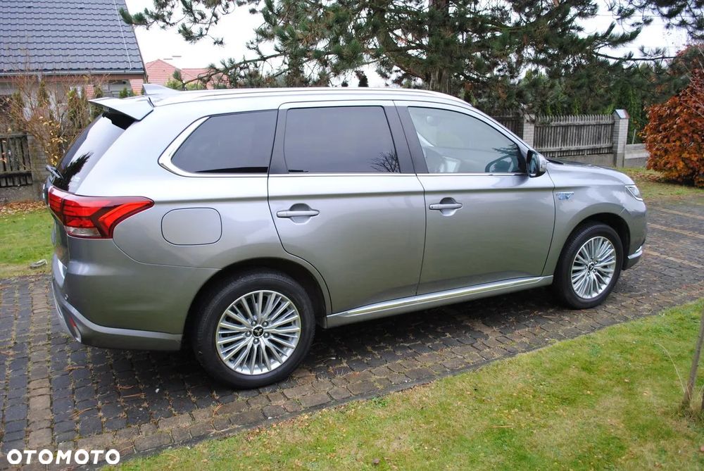 Mitsubishi Outlander - 4