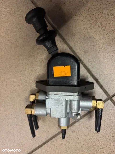 DŹWIGNIA ZAWÓR HAMULCA RĘCZNEGO MERCEDES ATEGO ACTROS A0034306881