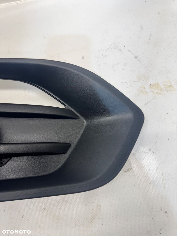 IV-39 PRAWA KRATKA ZDERZAKA IVECO DAILY - 3