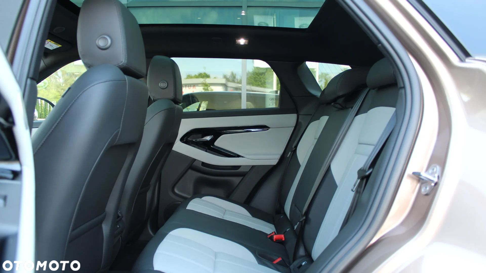 Land Rover Range Rover Evoque - 12
