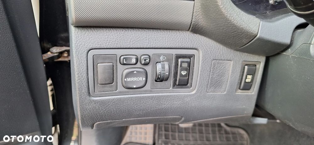 Toyota Avensis 2.0 D-4D - 11
