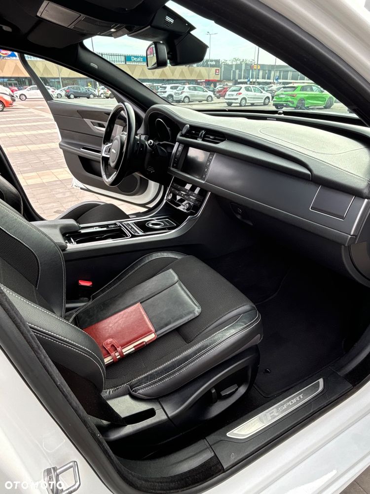Jaguar XF 2.0 i4D R-Sport - 16