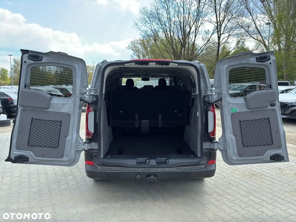 Volkswagen Caravelle - 12