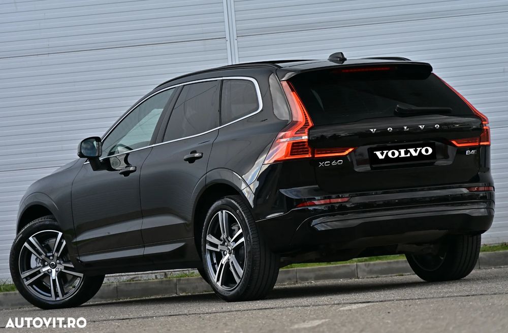 Volvo XC 60 B4 MHEV AT AWD Ultimate Dark - 10