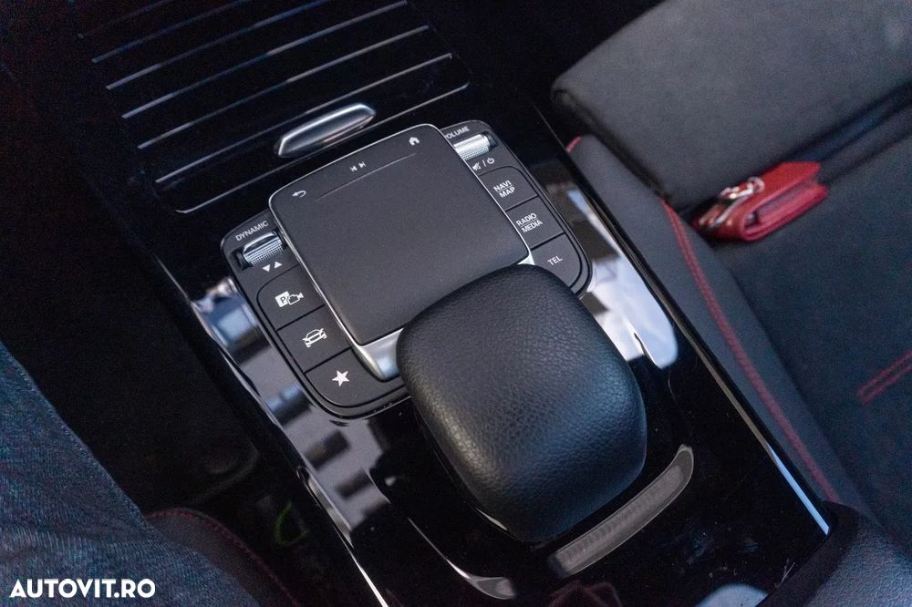 Mercedes-Benz CLA - 9