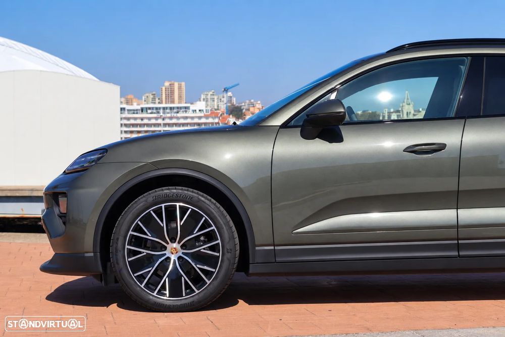 Porsche Macan Electric 4 - 10