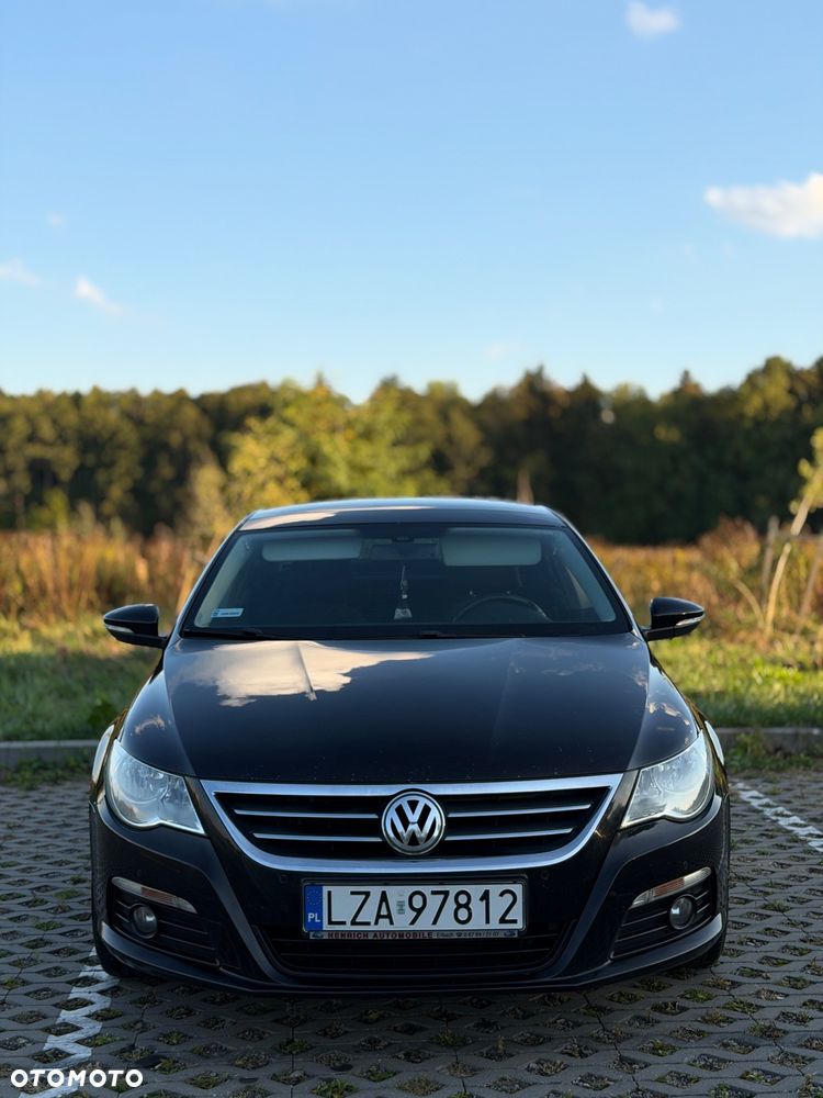 Volkswagen Passat - 1