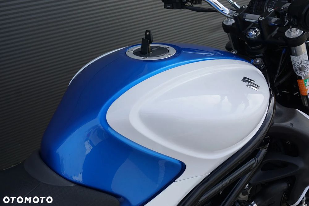 Suzuki Gladius - 4