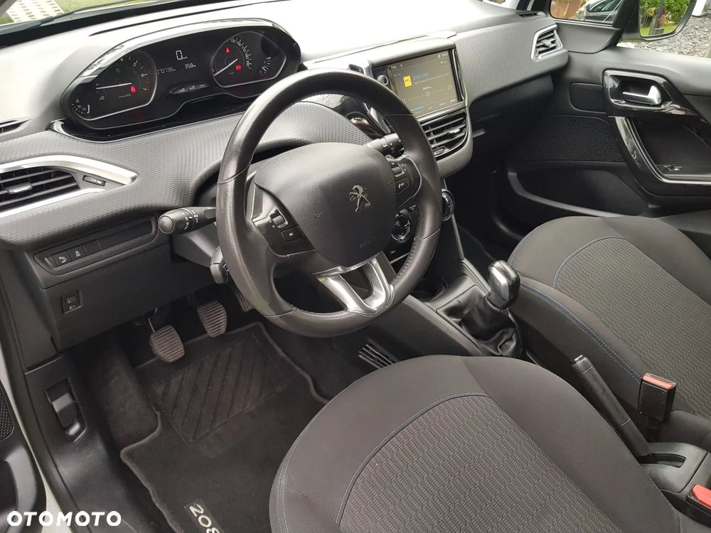 Peugeot 208 1.2 PureTech Style - 12