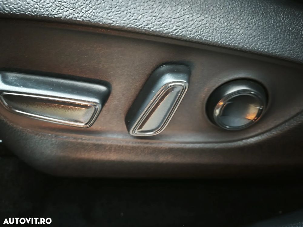 Toyota Highlander 2.5 Hybrid Luxury - 18