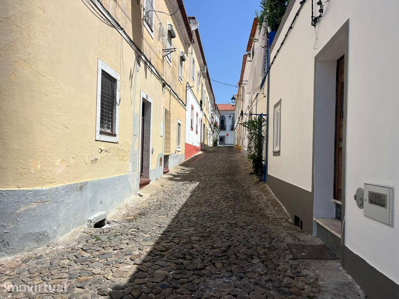 Moradia T2, R/C com Terraço e Saguão para Remodelar, Montemor-o-Novo - Grande imagem: 3/25