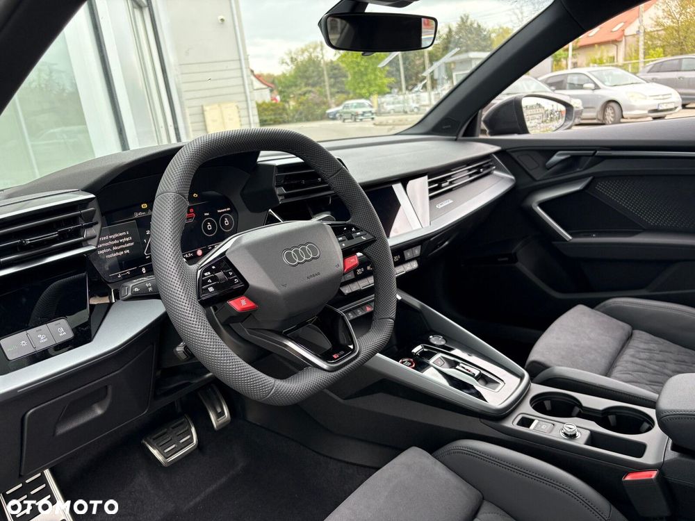 Audi RS3 Limousine - 14