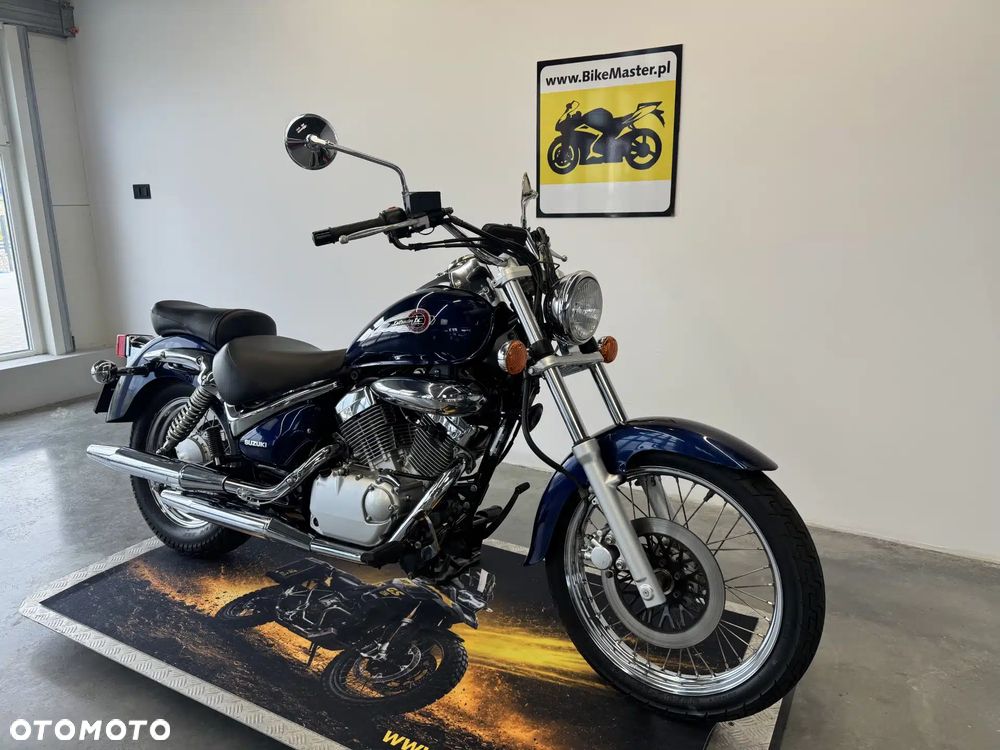 Suzuki Intruder - 3