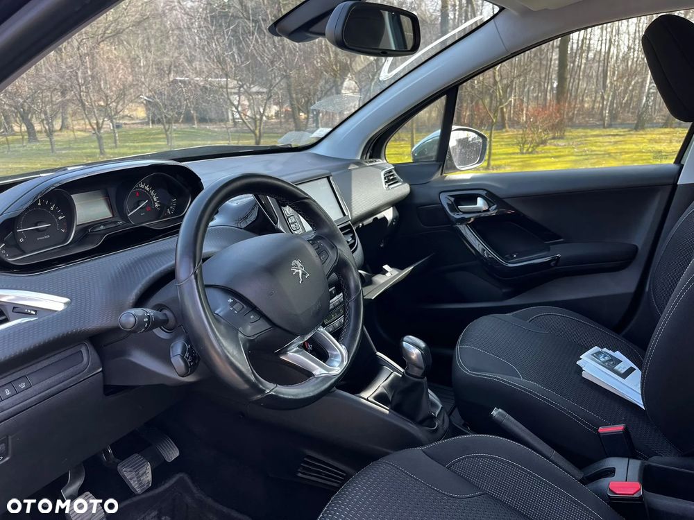 Peugeot 208 PureTech 82 Start & Stop Allure - 12