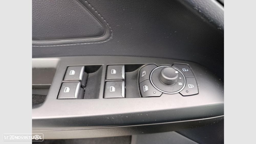 Ford Focus 1.0 EcoBoost MHEV ST-Line - 26