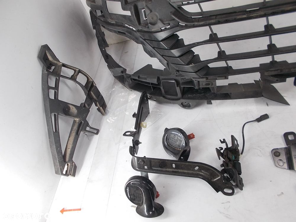 Wspornik zderzaka listwa płyta ESPACE V kratka stelaż - 12