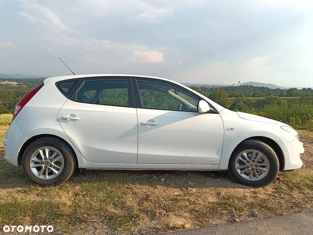 Hyundai i30 2.0 Premium - 11