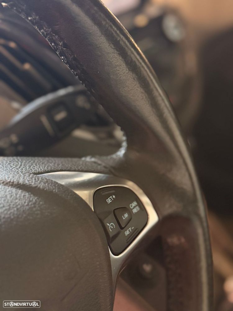 Ford Tourneo Courier 1.0 EcoBoost Titanium - 25