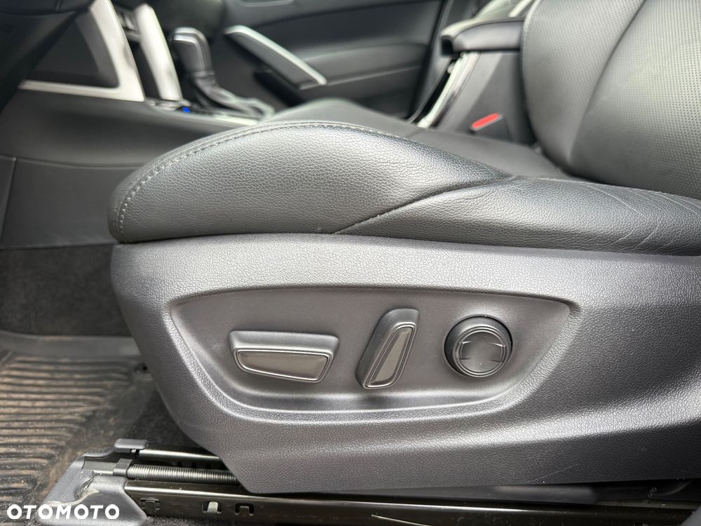 Toyota Corolla Cross 2.0 Hybrid Executive AWD - 29