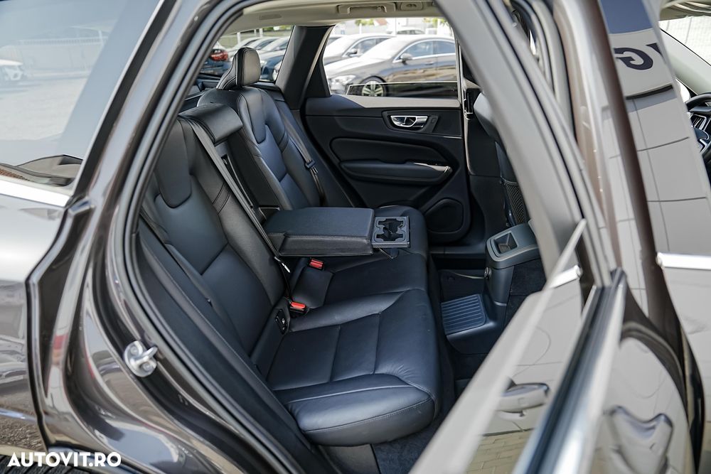 VOLVO XC60 2022 — imagine 15