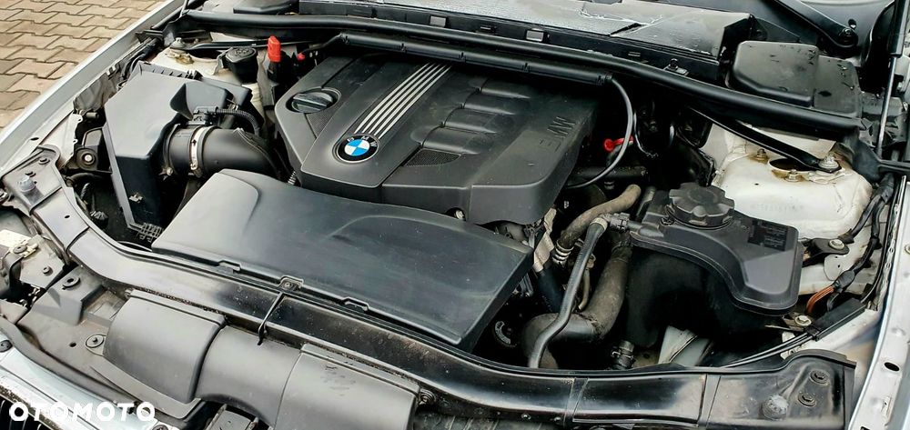 BMW Seria 3 320d DPF Efficient Dynamics Edition - 9