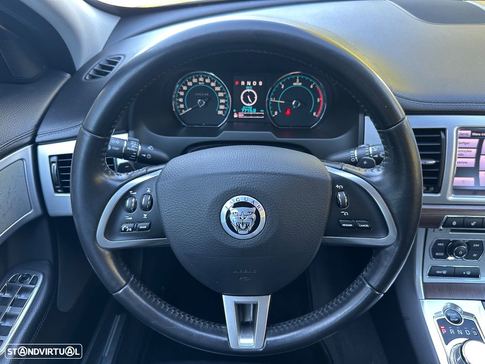 Jaguar XF 2.2 D Premium Luxury - 11