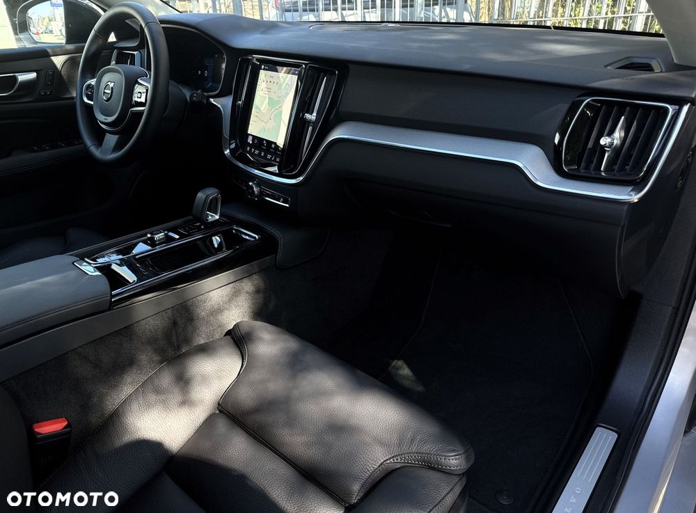 Volvo V60 T8 AWD Plus Dark - 10