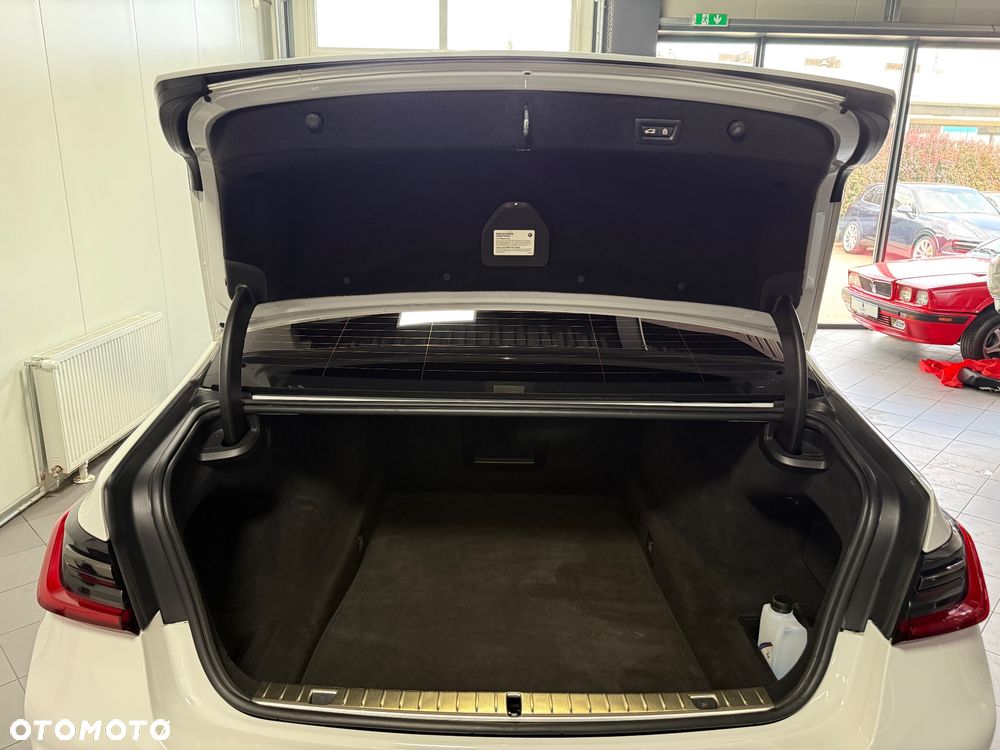 BMW Seria 7 750Li xDrive - 29