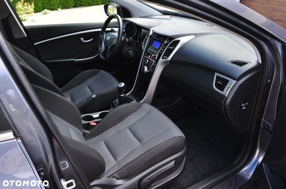 Hyundai i30 blue 1.4 - 6