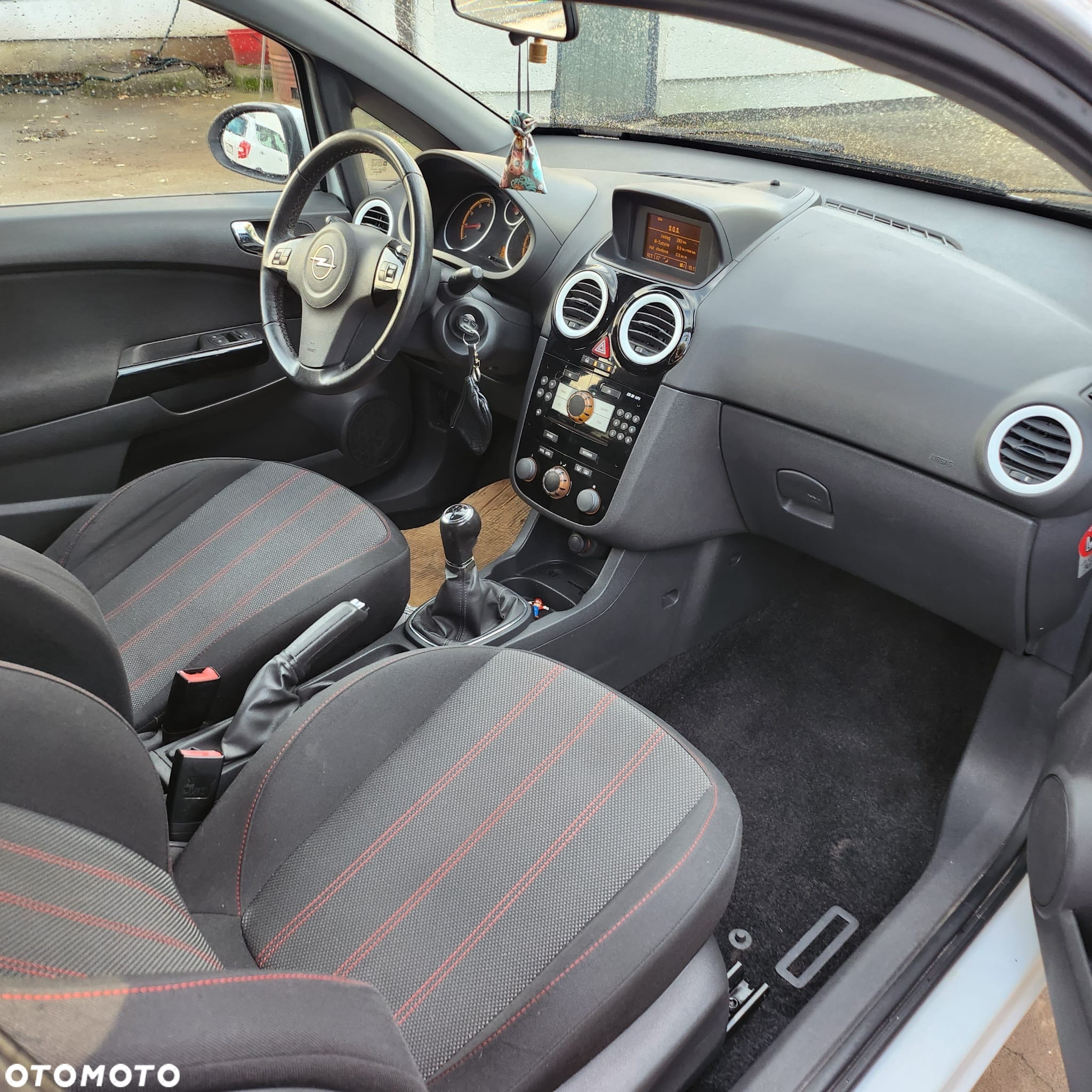 Opel Corsa 1.2 16V Cosmo - 9