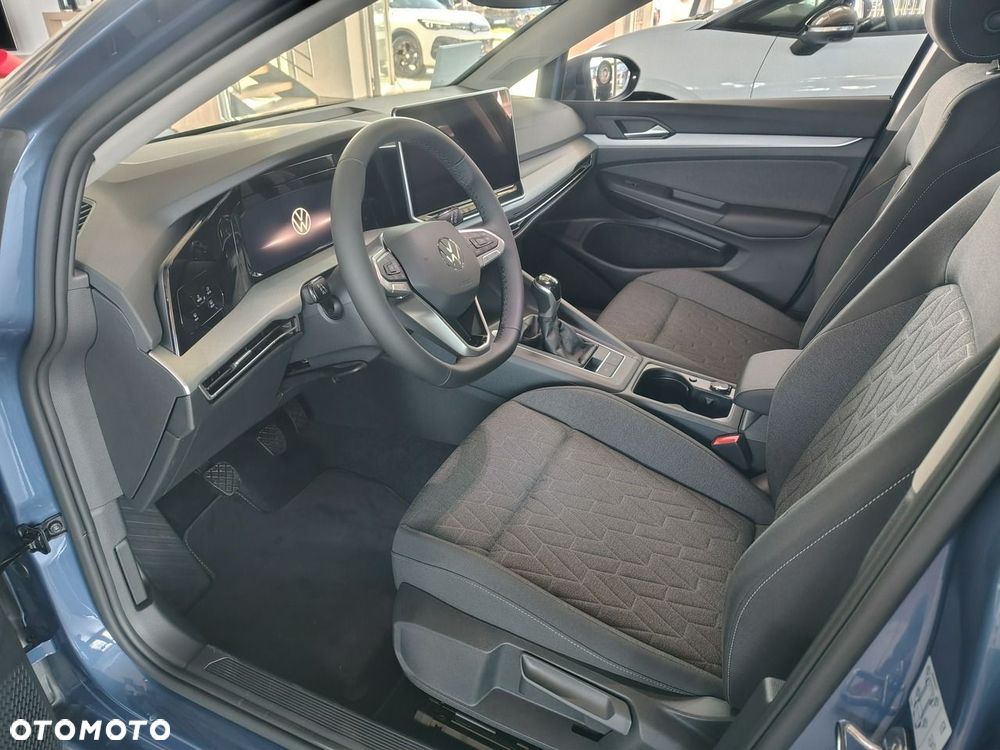 Volkswagen Golf - 8