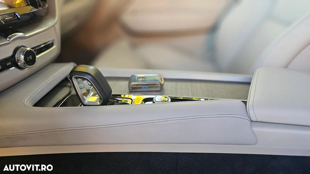 Volvo XC 60 Recharge T8 AWD AT Ultimate Dark - 27