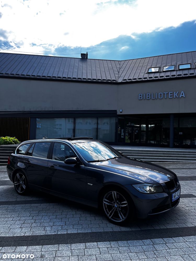 BMW Seria 3 325i xDrive - 29