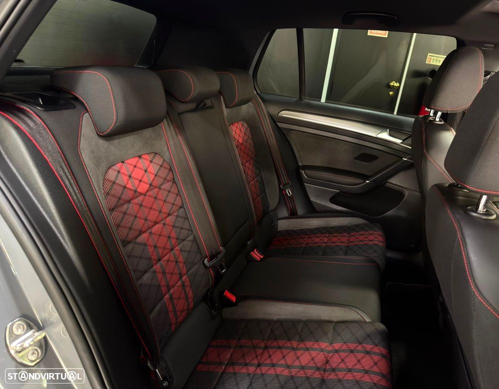 VW Golf GTI TCR 2.0 TSI OPF DSG - 44