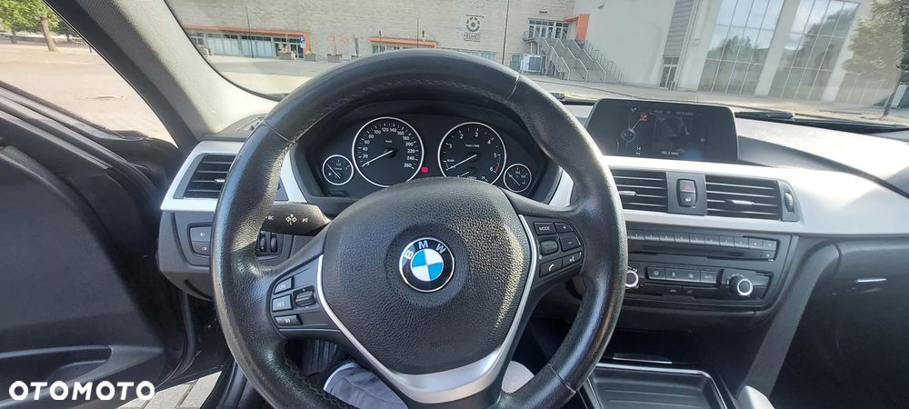 BMW Seria 3 318d EU6 - 14