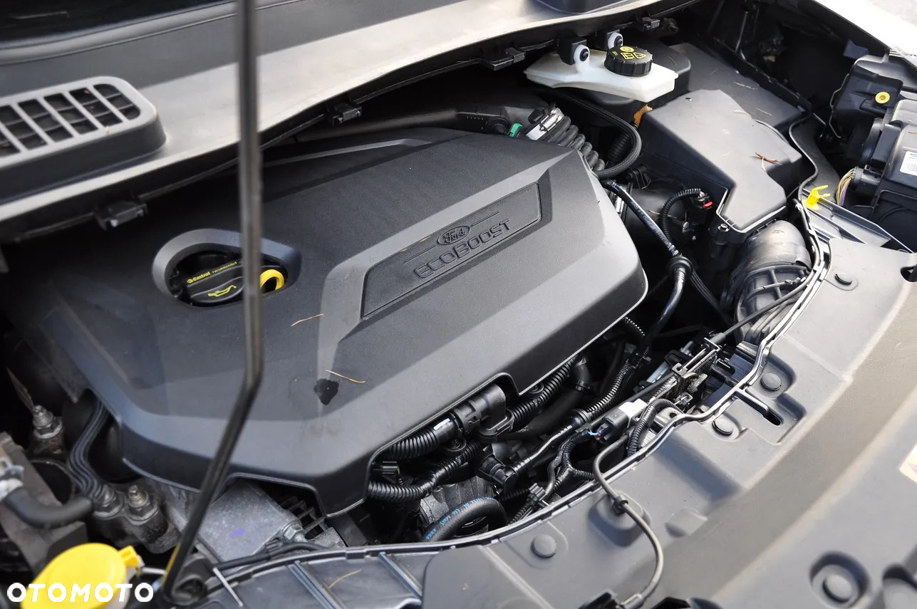 Ford Kuga 1.6 EcoBoost 2x4 Titanium - 24