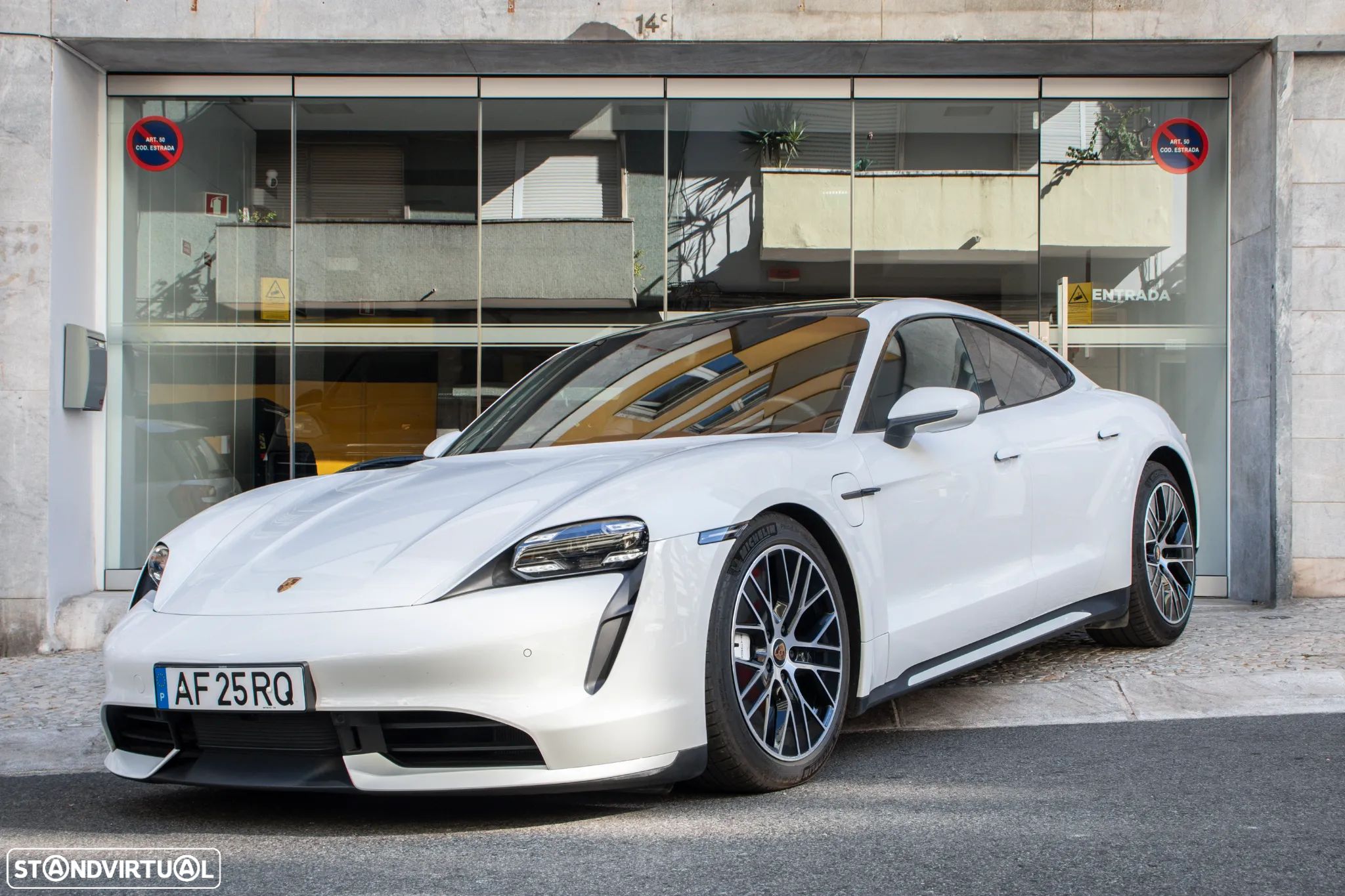 Porsche Taycan Turbo - 1