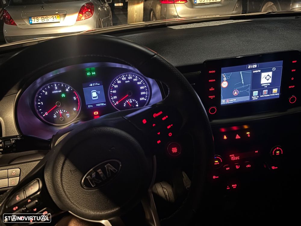 Kia Stonic 1.6 CRDi TX - 8