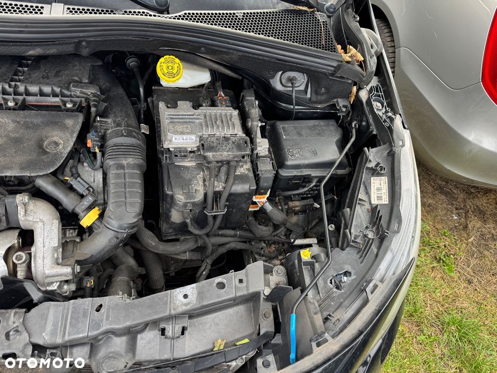 Peugeot 2008 1.6 BlueHDi Allure S&S - 14