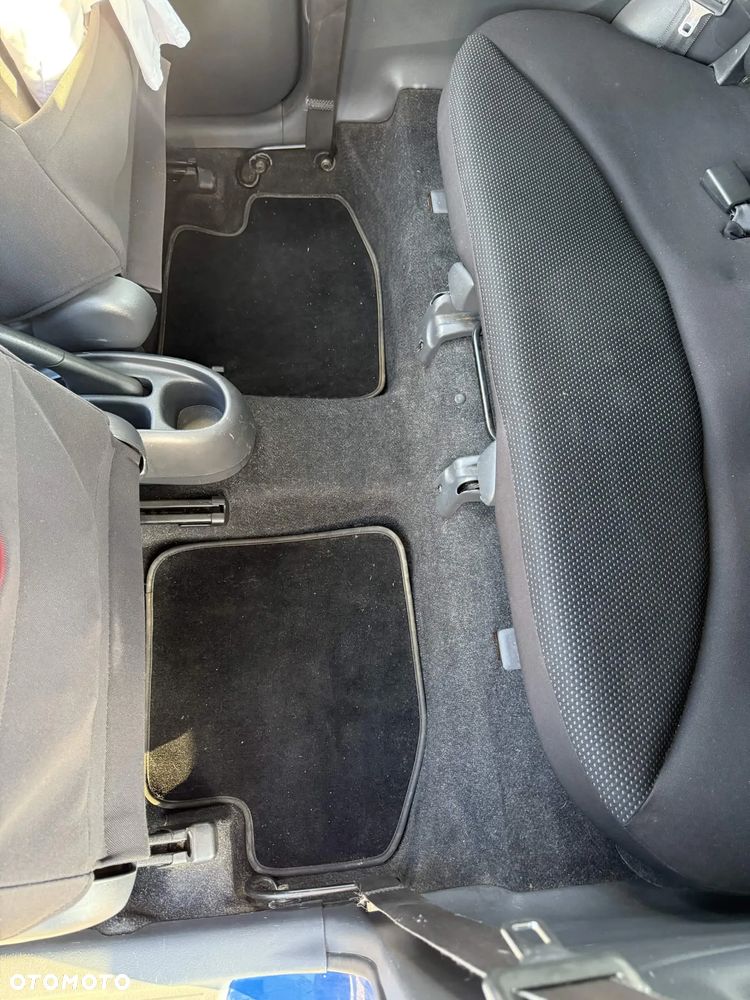 Toyota Yaris - 18